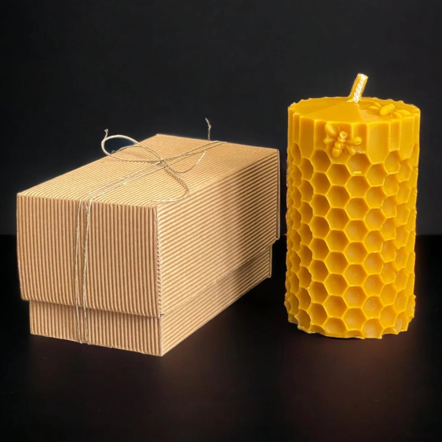 Świece z wosku pszczelego na prezent PLASTER MIODU Z PSZCZOŁA w pudełku Apimel