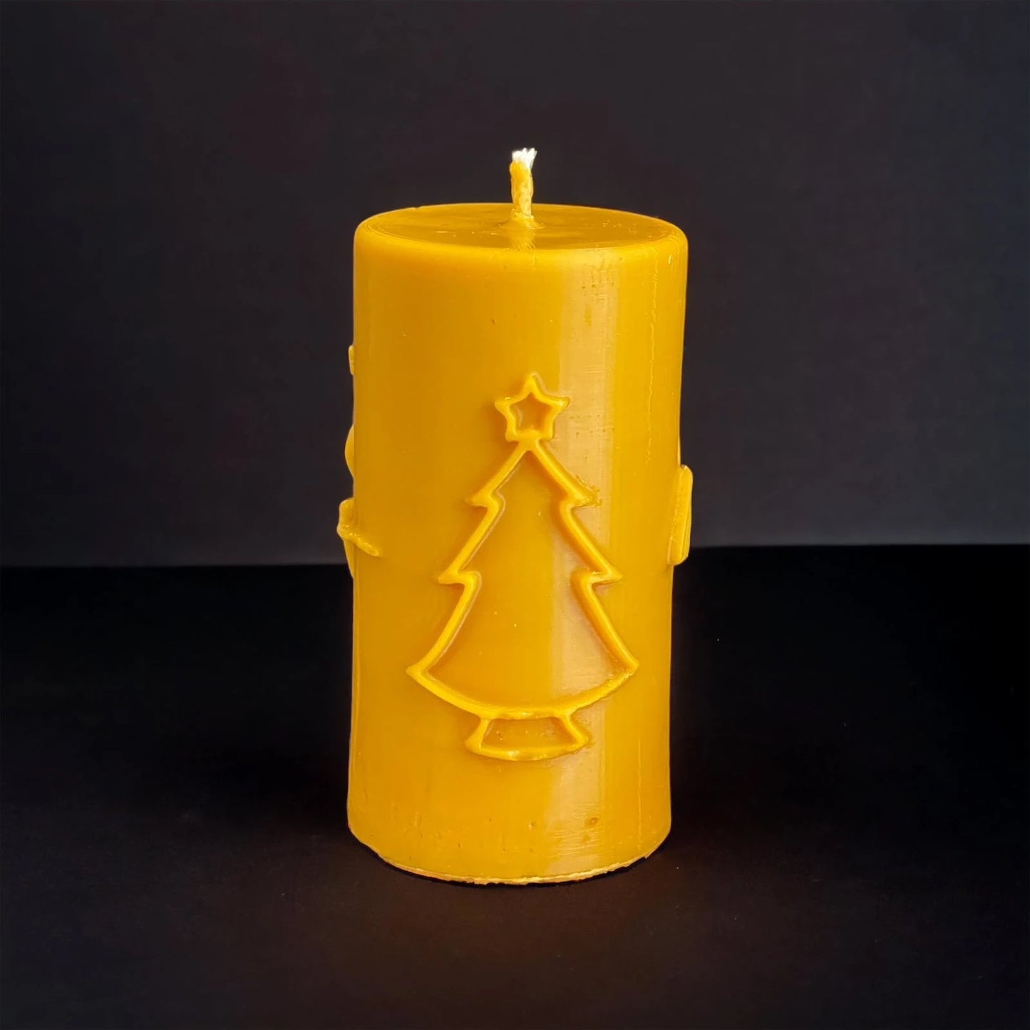 Świece z wosku pszczelego WESOŁYCH ŚWIĄT Z CHOINKA firmy Apimel