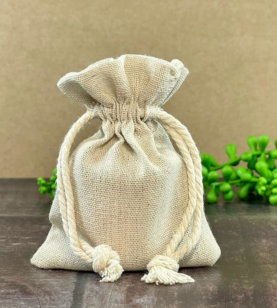 Mini świeczka sojowa w lnianym woreczku
