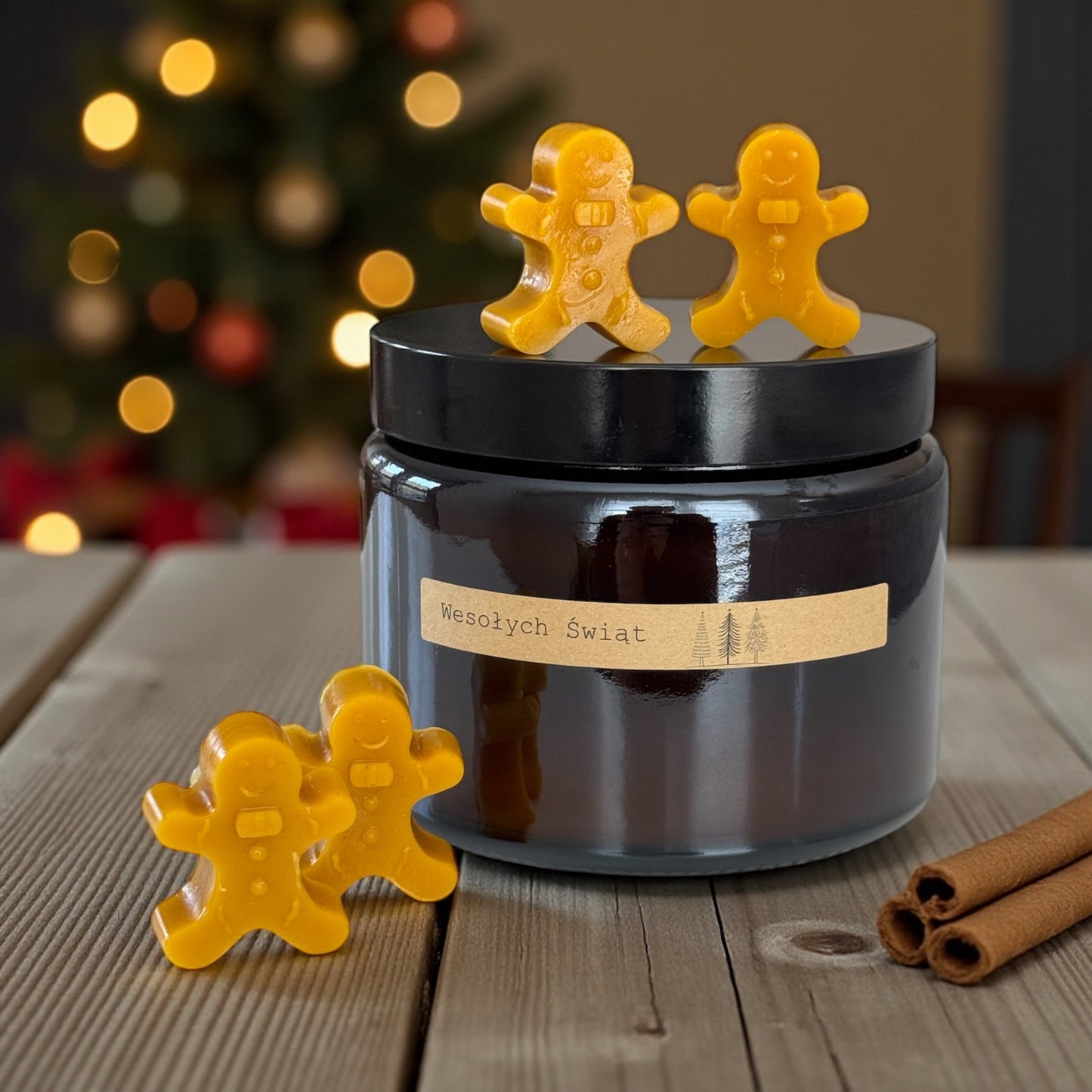 Świeca z wosku pszczelego w szkle z ciastek