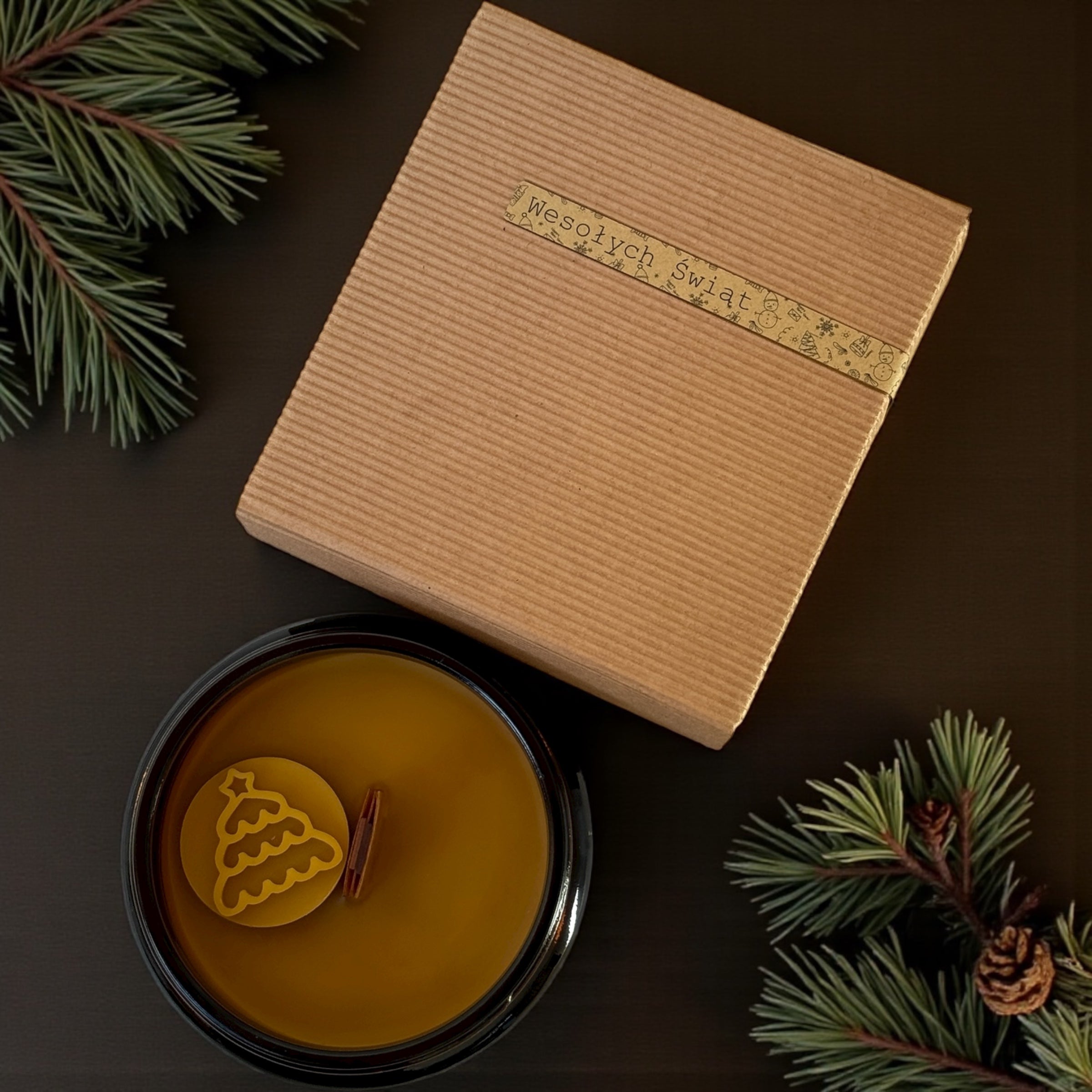 Świeca z knotem drewnianym w szkle - Choinka