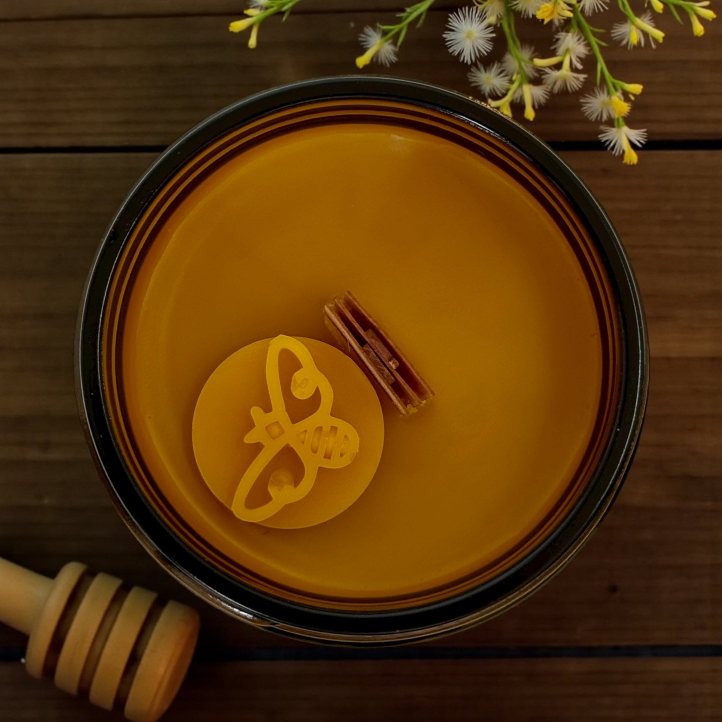 Świeca z knotem drewnianym w szkle - Pszczoła.