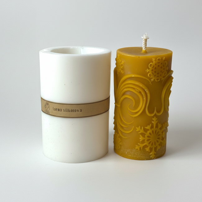 Forma silikonowa do świec walcowych oraz świeca z wosku pszczelego z motywem świątecznym
