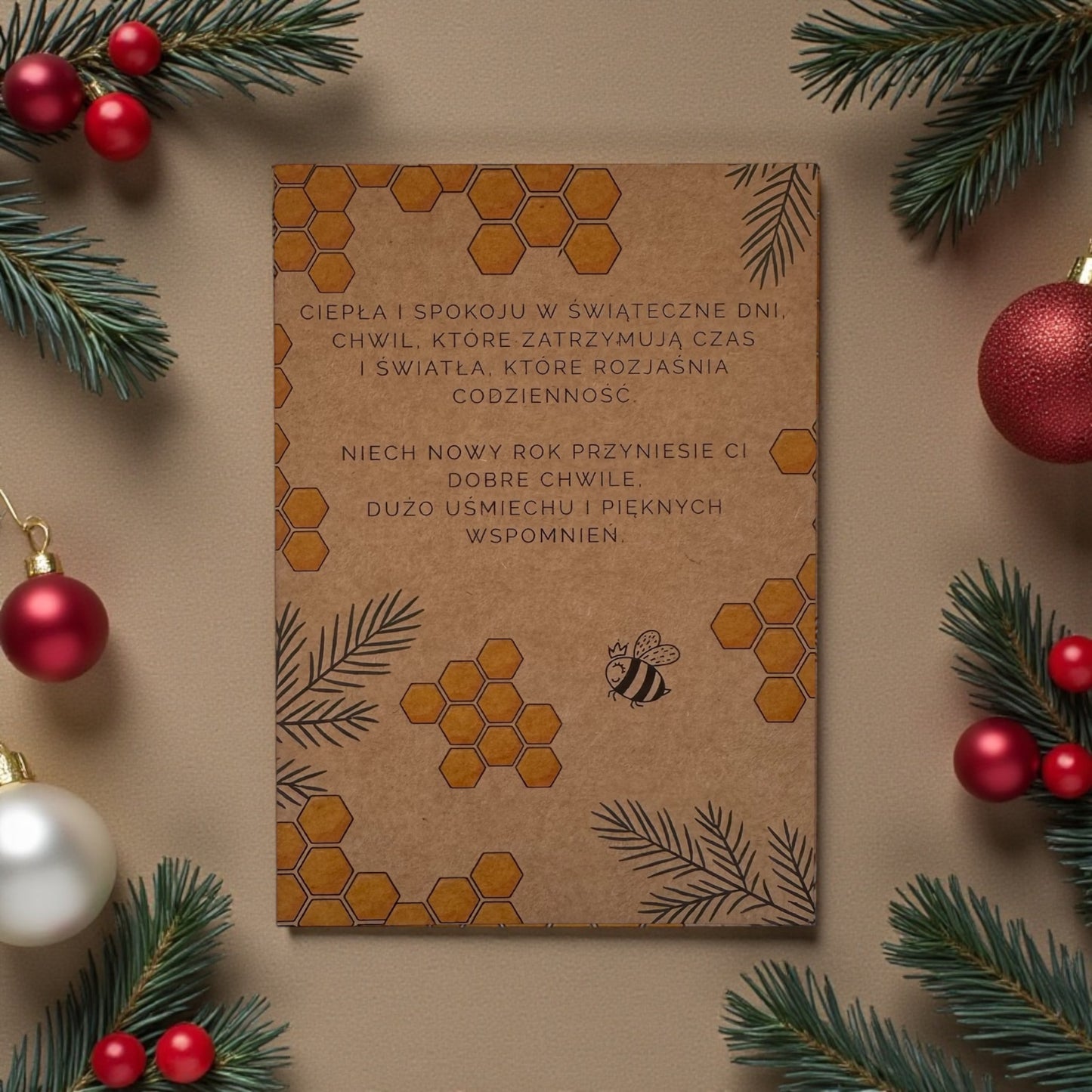 Kartka świąteczna z życzeniami bożonarodzeniowymi motyw plastra miodu i pszczoły naturalne życzenia na Nowy Rok