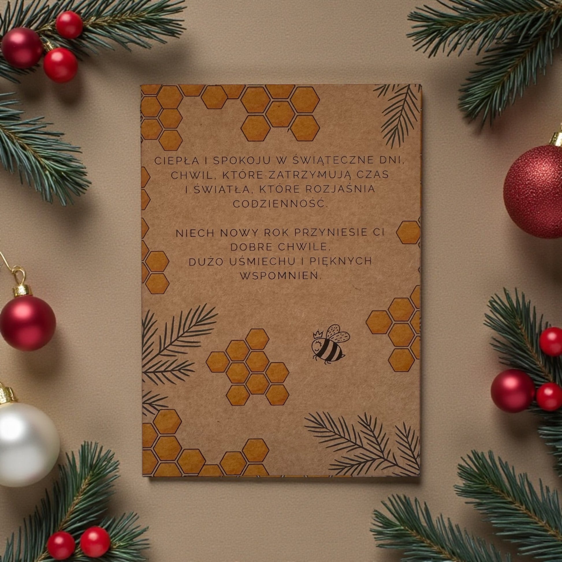 Kartka świąteczna z życzeniami bożonarodzeniowymi motyw plastra miodu i pszczoły naturalne życzenia na Nowy Rok