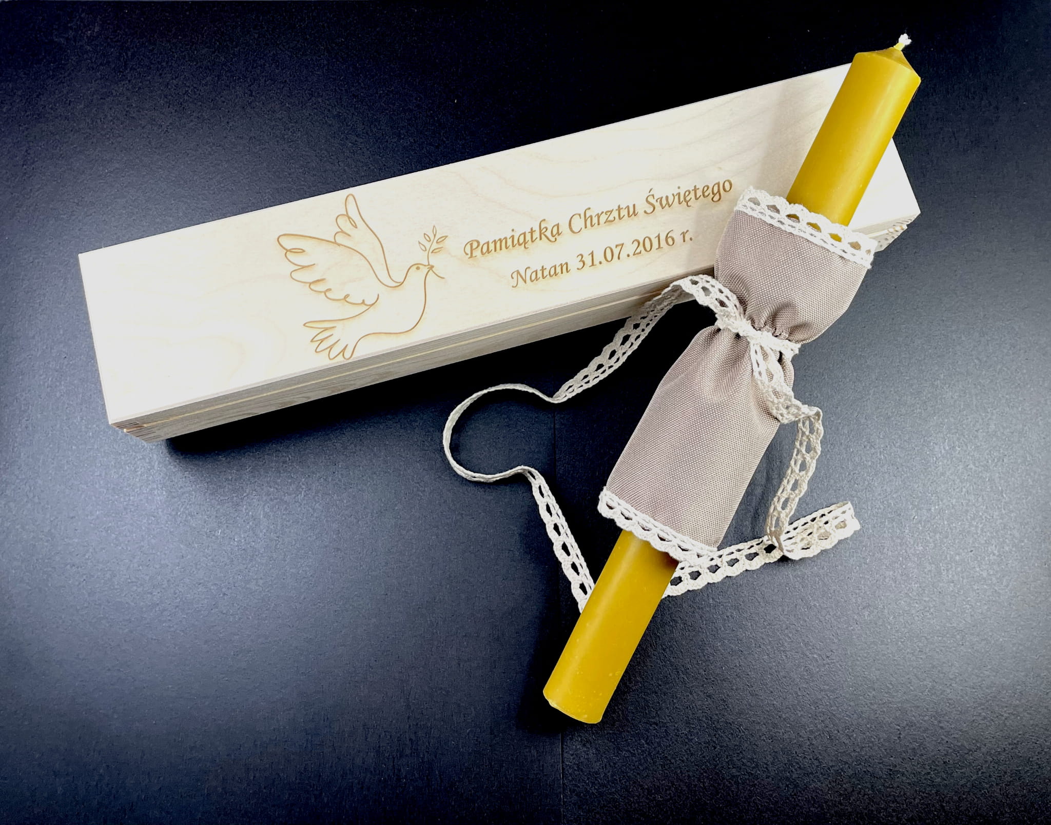 Personalizowane Drewniane Pudełko na Świecę do Chrztu  z gromnica