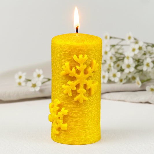 Świeca z wosku pszczelego walec z płatkiem śniegu