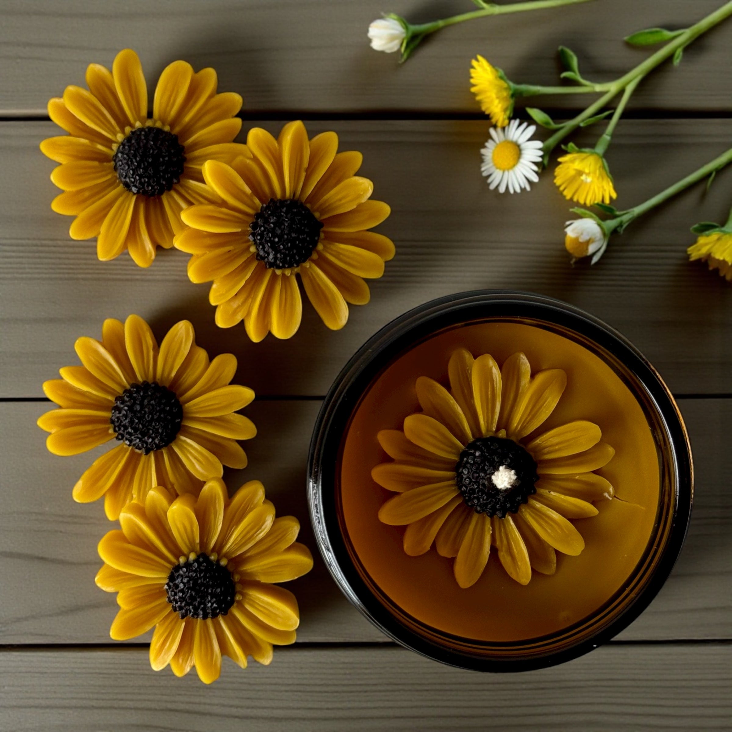 Świeca z wosku pszczelego w szkle z motywem słoneczników dekoracyjna