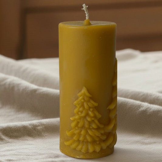 Świeca z wosku pszczelego z motywem choinki naturalna świeca pszczela Apimel