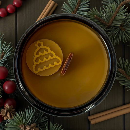 Świeca z wosku pszczelego  w szkle z choinką 