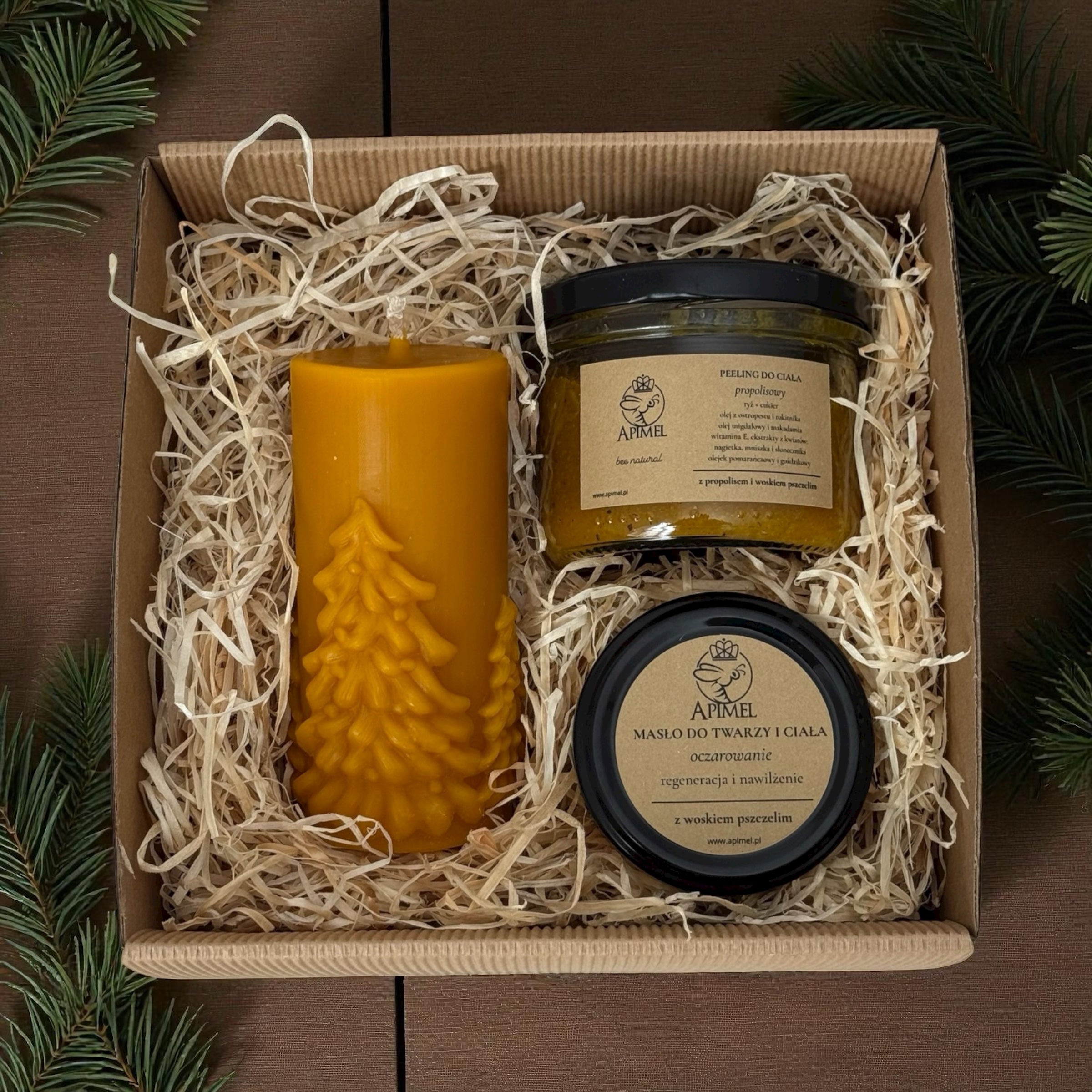 Zestaw świąteczny kosmetyki z woskiem pszczelim świeca choinka peeling i masło do ciała naturalny prezent na Boże Narodzenie